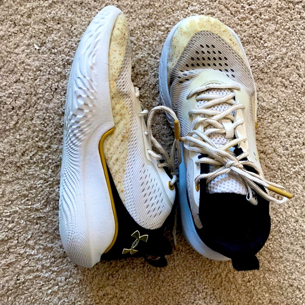 Curry flow 8 womens basketball shoes